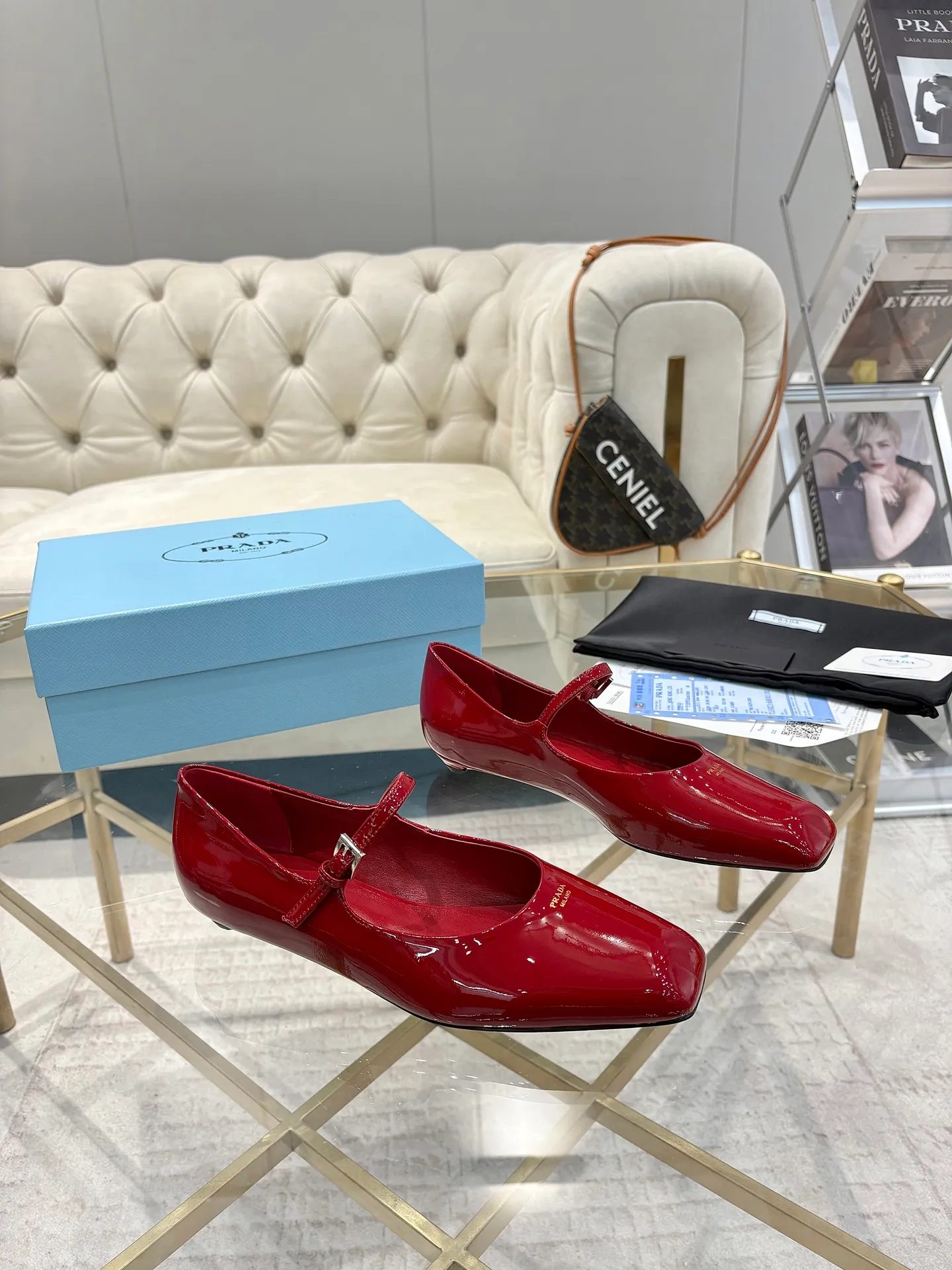👟👟Ex-factory price 580👟👟 (imitation leather bottom-20) New arrival 👉Ready stock👈Remove the original board and make a 1:1 replica‼ ️ The highest version of Prada's early spring catwalk hot style 😘The latest spring style Retro Mary Jane series Genuine leather sole, simulated leather sole, a must-have for goddesses Super comfortable on the feet, reducing age 👉The upper is made of imported cowhide leather, comfortable and small square toe, retro and playful, lining + foot pads, imported sheepskin lining, breathable and comfortable (1.5 high small insert heel) ) Matched private model buckle (all original logos) Size 35M-39M (34 40 41 42 customized, non-returnable and non-exchangeable)
